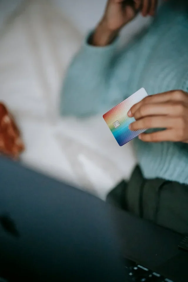 Как погасить займ на карту 300 рублей: сроки, риски и условия