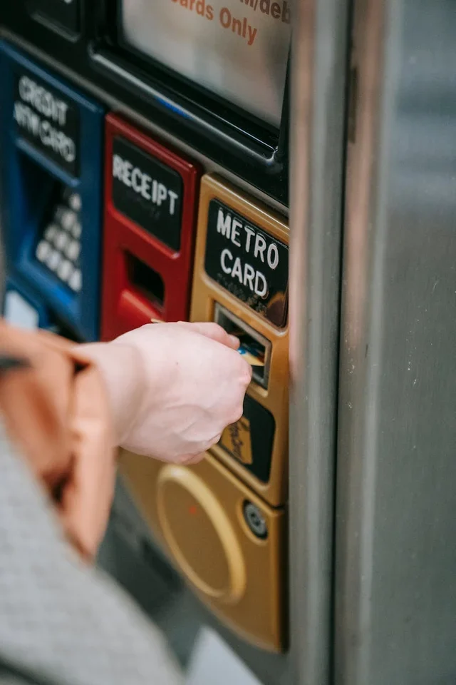 Займы онлайн на карту для пенсионеров: разбор на реальных примерах